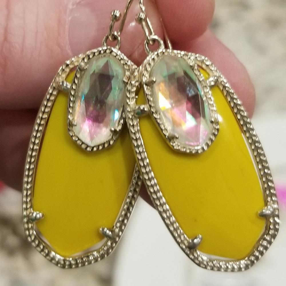 Kendra Scott Emmy's